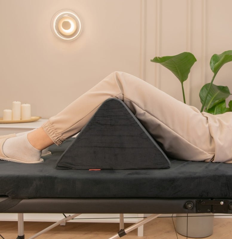 Klin poduszka kosmetyczna trójkąt pod nogi - Czarna - Studio Bay